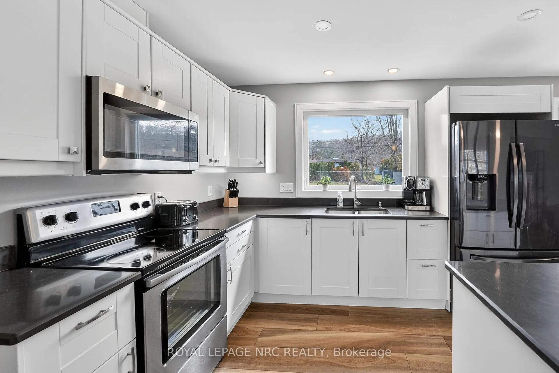 Photo 14 of 6 Erinbrook Crescent, St. Catharines, Glendale/Glenridge — HOMEH