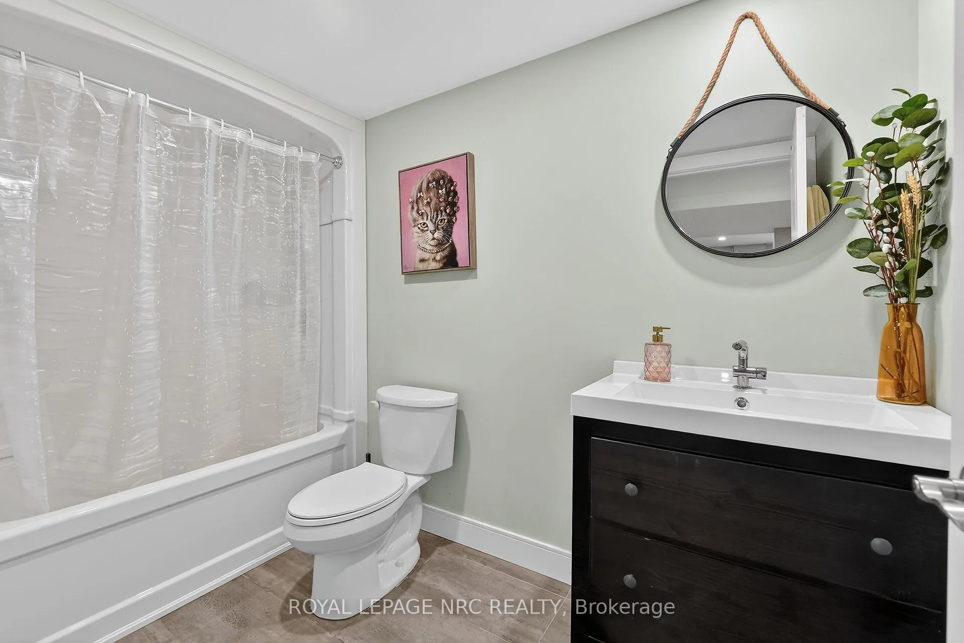 Photo 33 of 6 Erinbrook Crescent, St. Catharines, Glendale/Glenridge — HOMEH
