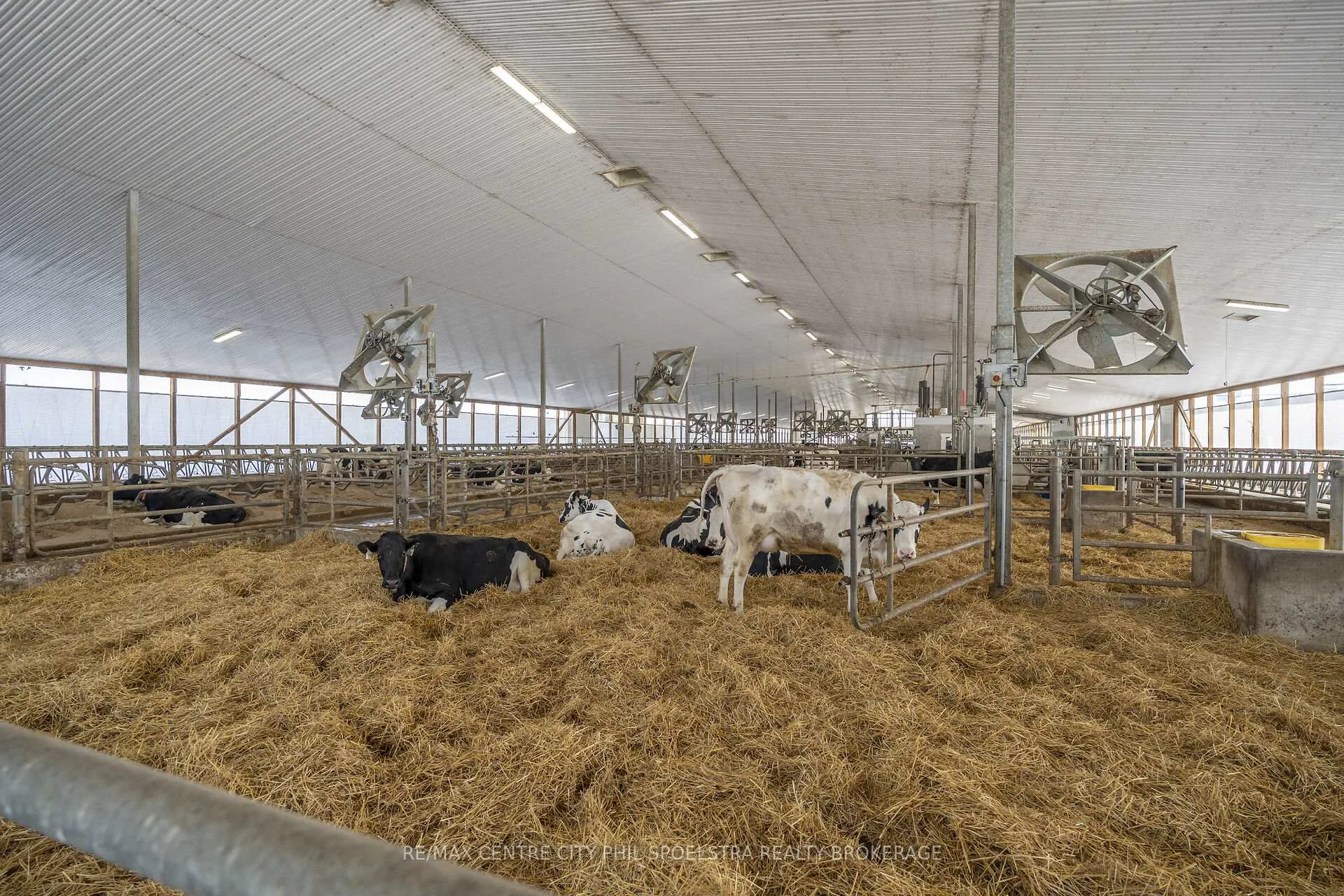 Photo 12 of 5029 Falconbridge Drive, Southwest Middlesex, Rural Southwest Middlesex — HOMEH