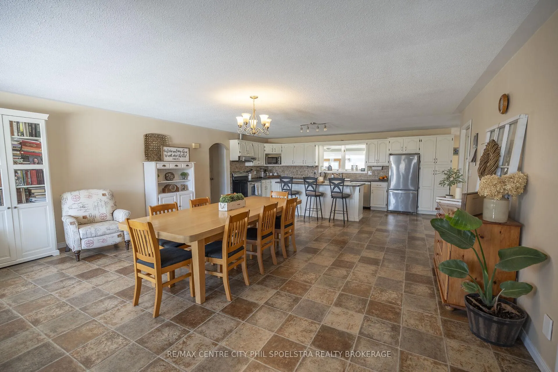 Photo 37 of 5029 Falconbridge Drive, Southwest Middlesex, Rural Southwest Middlesex — HOMEH