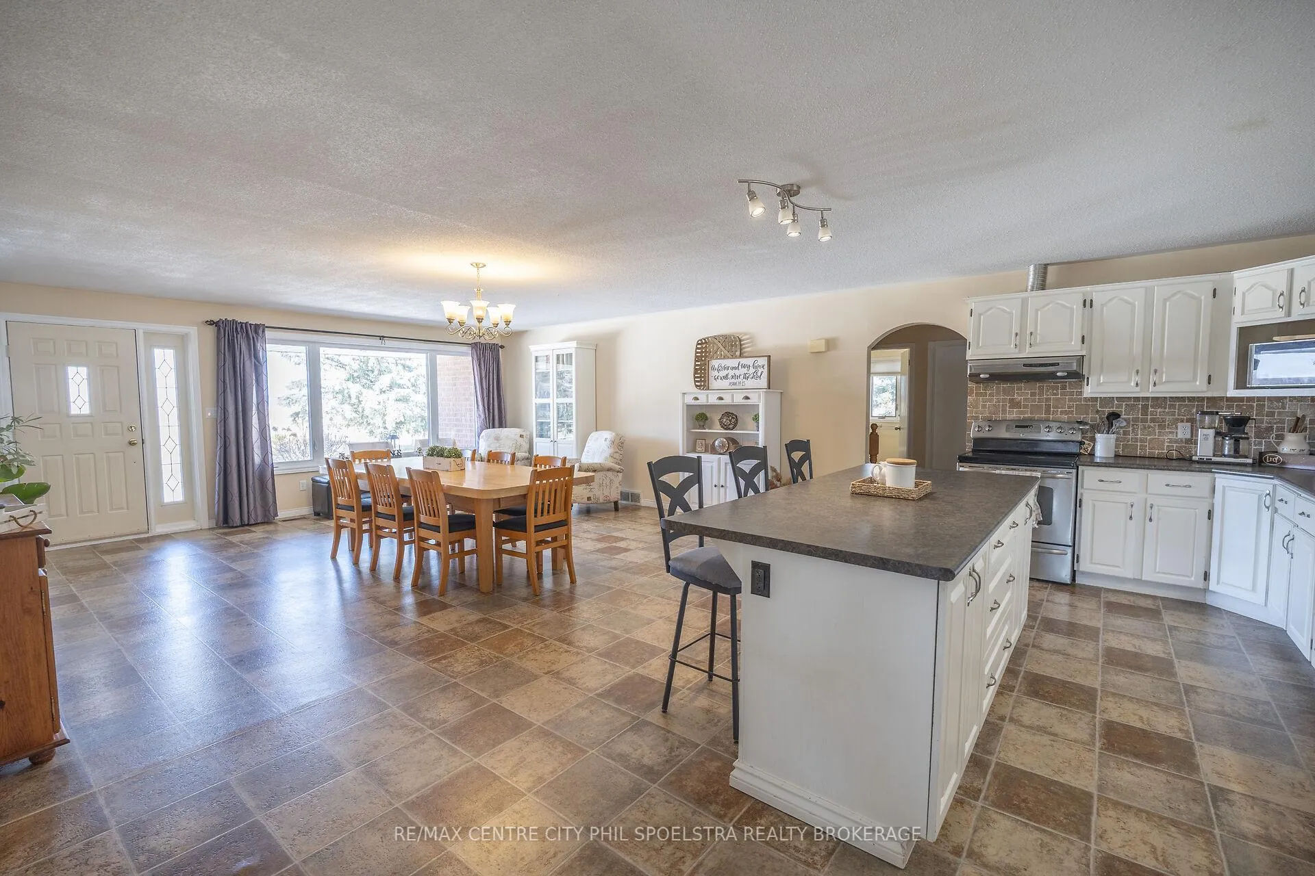 Photo 38 of 5029 Falconbridge Drive, Southwest Middlesex, Rural Southwest Middlesex — HOMEH