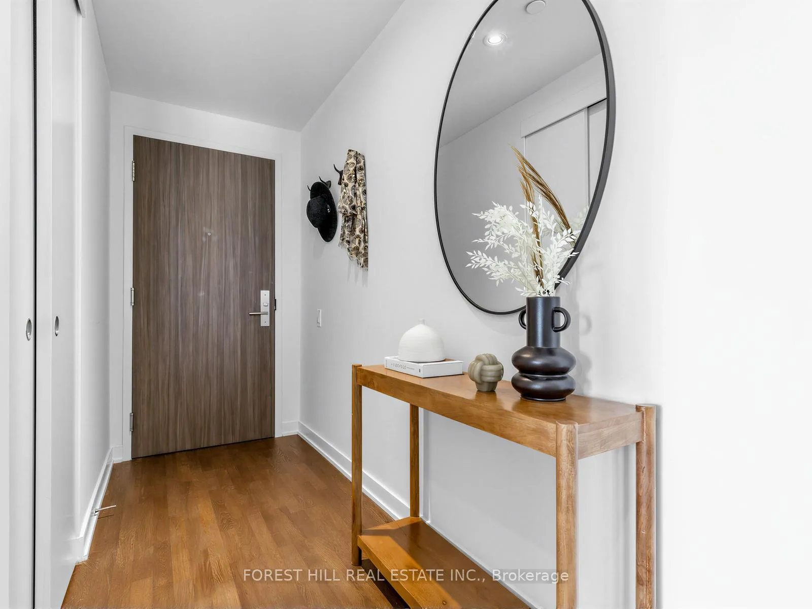 Photo 2 of Unit 1210, 185 Roehampton Avenue, Toronto, Mount Pleasant West — HOMEH