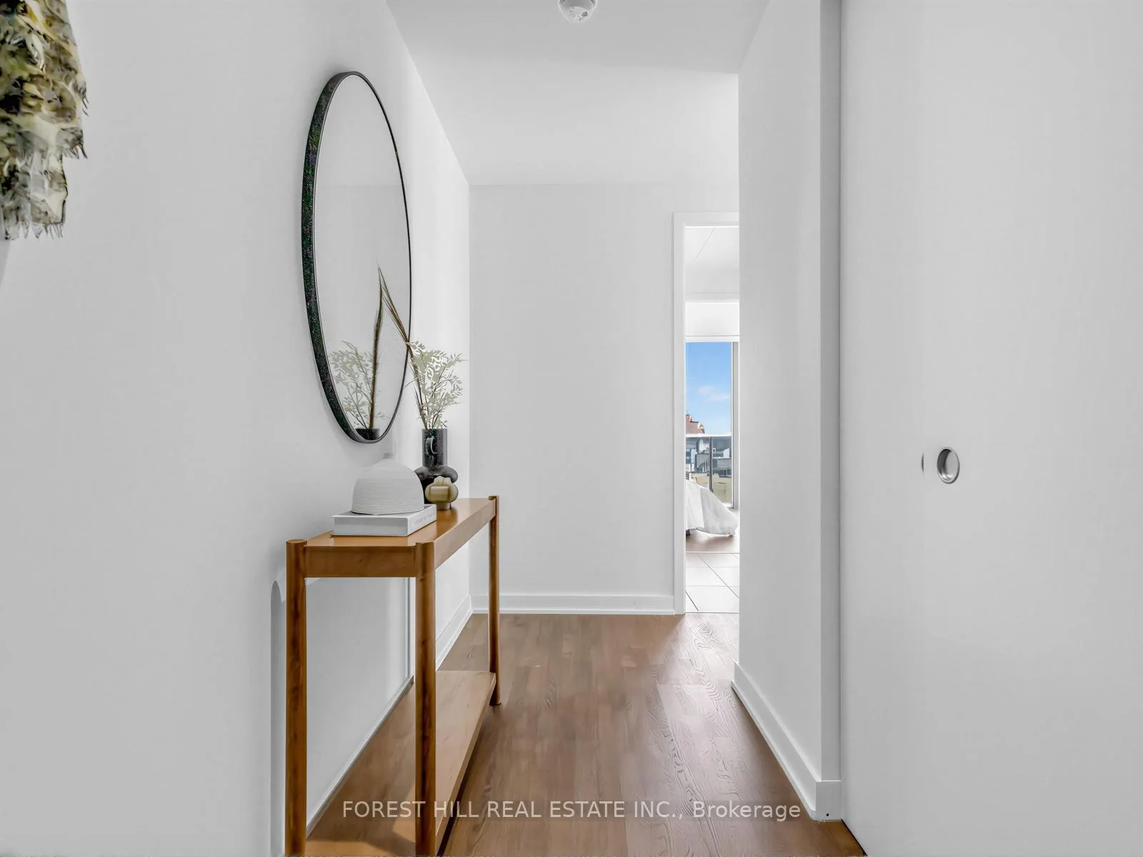 Photo 3 of Unit 1210, 185 Roehampton Avenue, Toronto, Mount Pleasant West — HOMEH