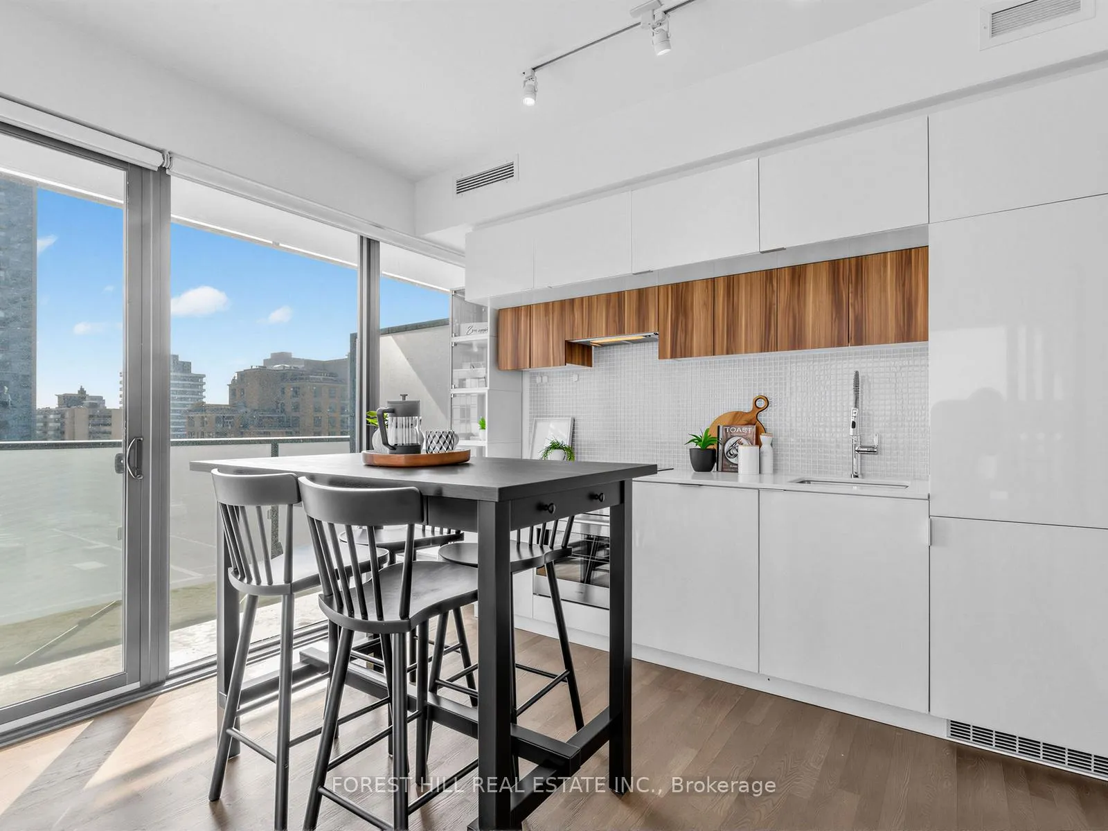 Photo 7 of Unit 1210, 185 Roehampton Avenue, Toronto, Mount Pleasant West — HOMEH