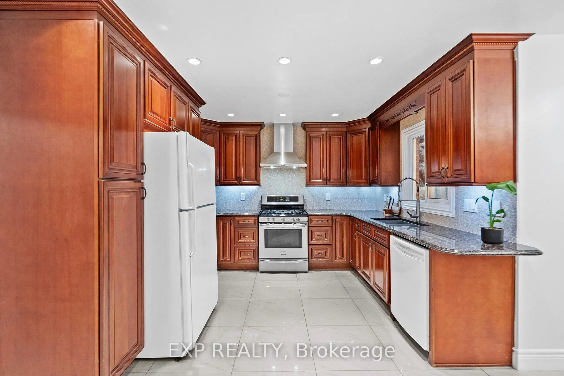 Photo 9 of 54 Holbrook Court, Markham, Unionville — HOMEH