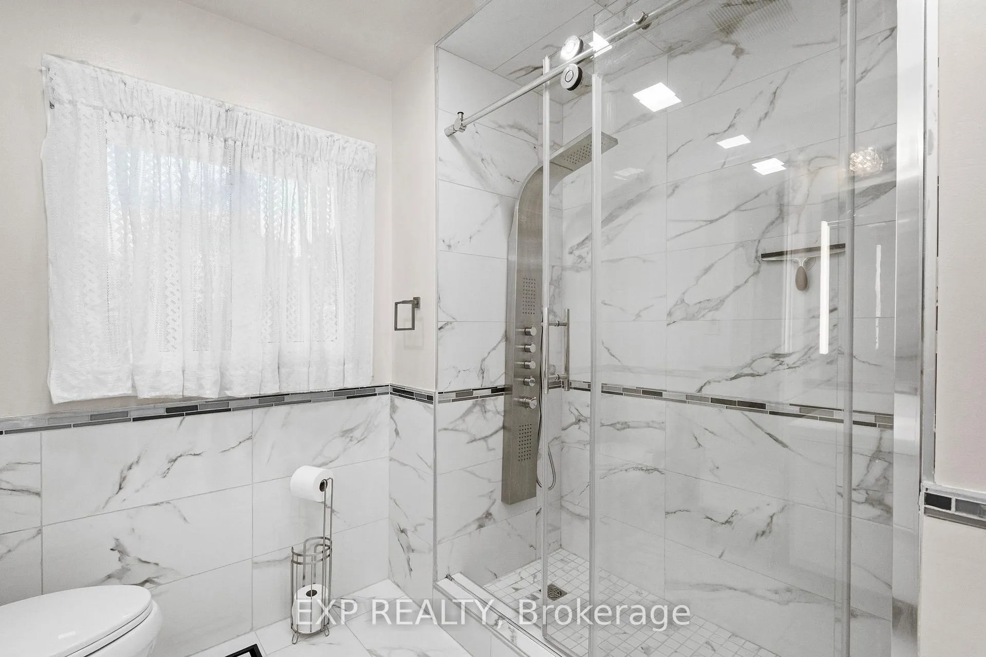 Photo 17 of 54 Holbrook Court, Markham, Unionville — HOMEH