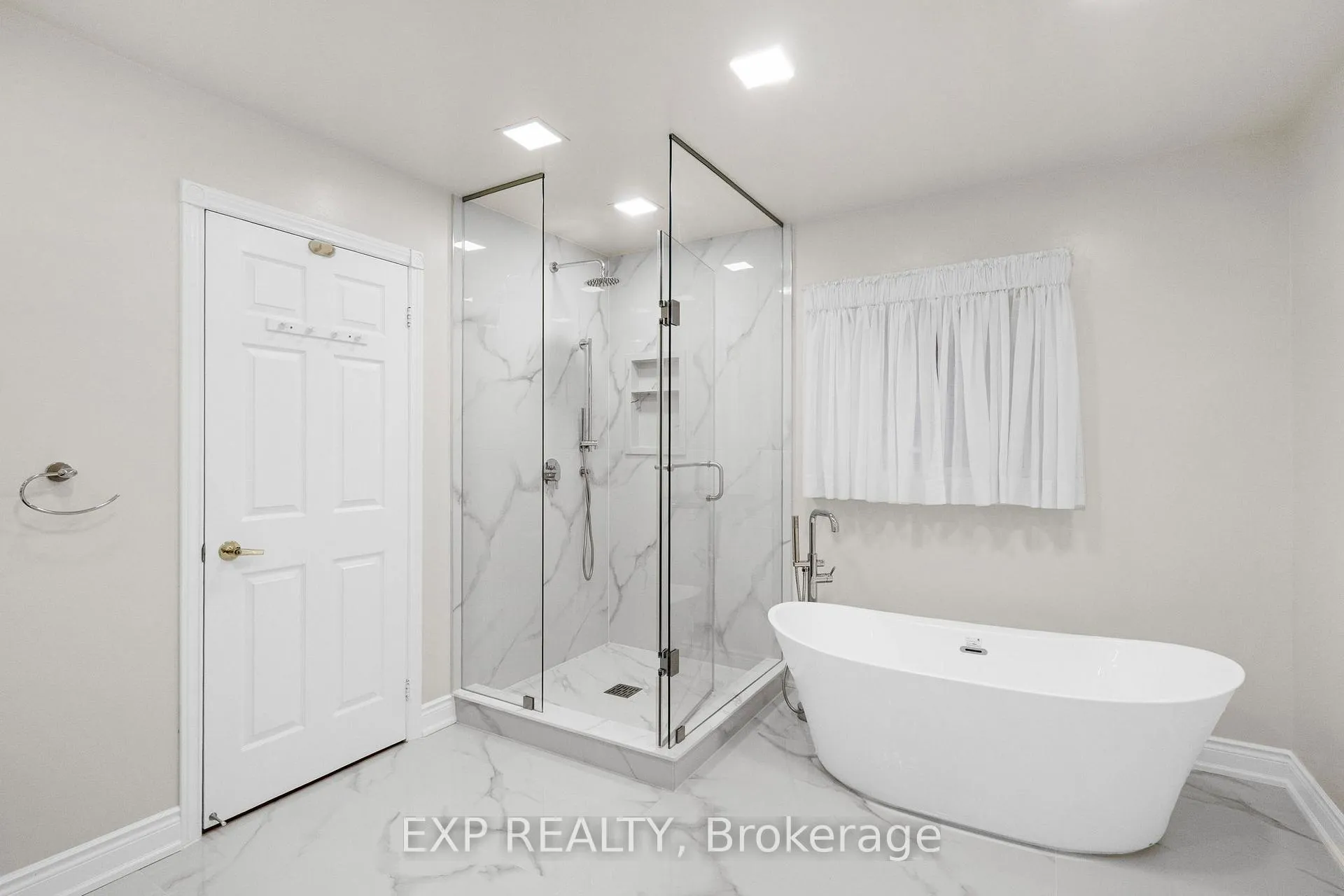 Photo 23 of 54 Holbrook Court, Markham, Unionville — HOMEH