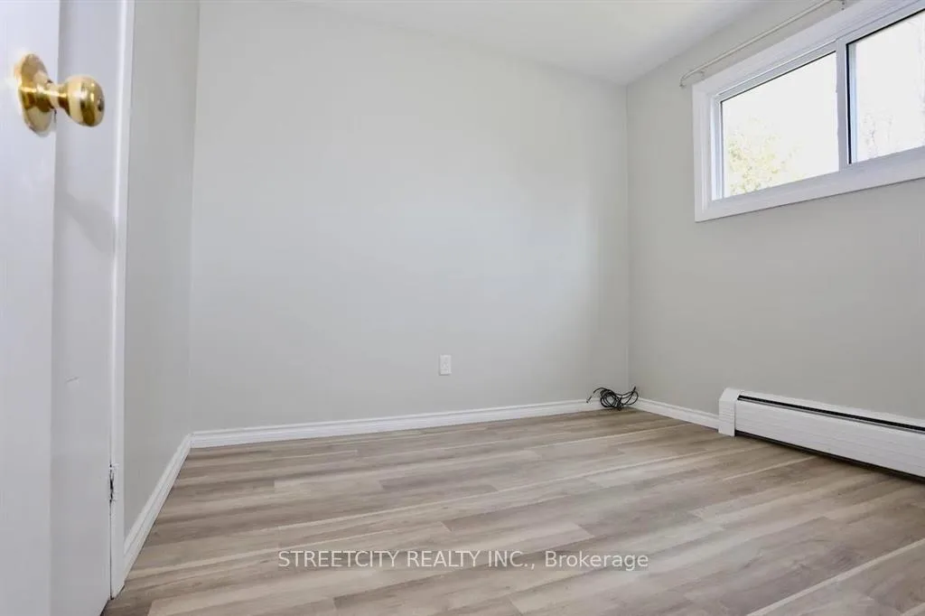 Photo 7 of 394 Thiel Street, London, East H — HOMEH
