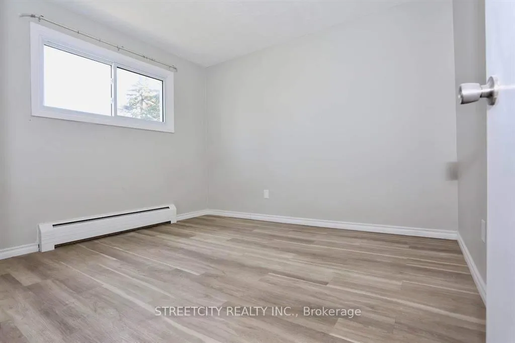 Photo 9 of 394 Thiel Street, London, East H — HOMEH