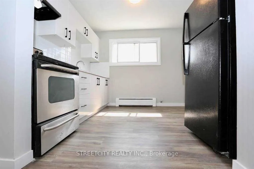 Photo 11 of 394 Thiel Street, London, East H — HOMEH