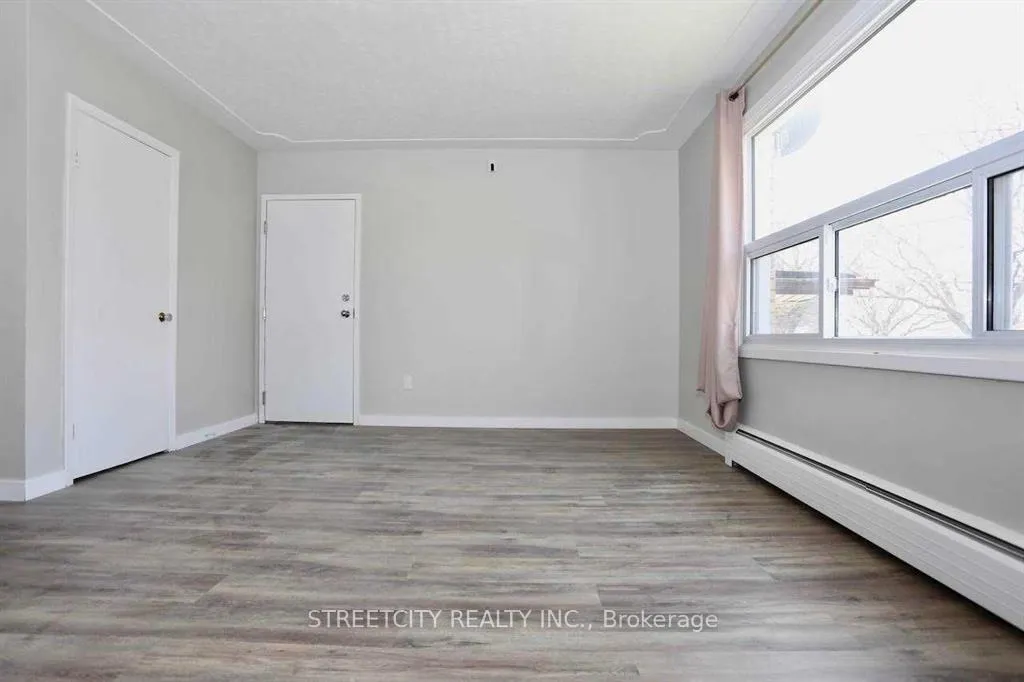 Photo 13 of 394 Thiel Street, London, East H — HOMEH