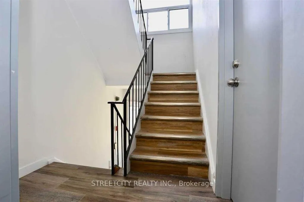 Photo 15 of 394 Thiel Street, London, East H — HOMEH