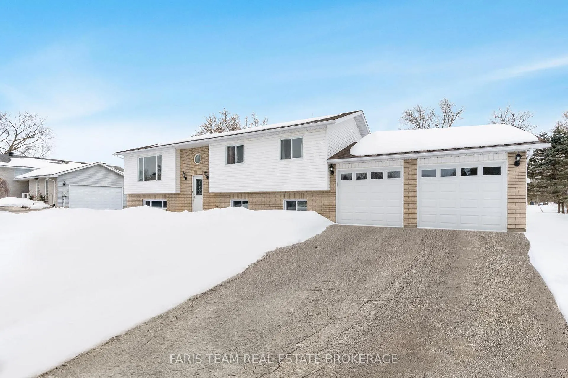 Photo 3 of 10 Surrey Lane, Clearview, New Lowell — HOMEH