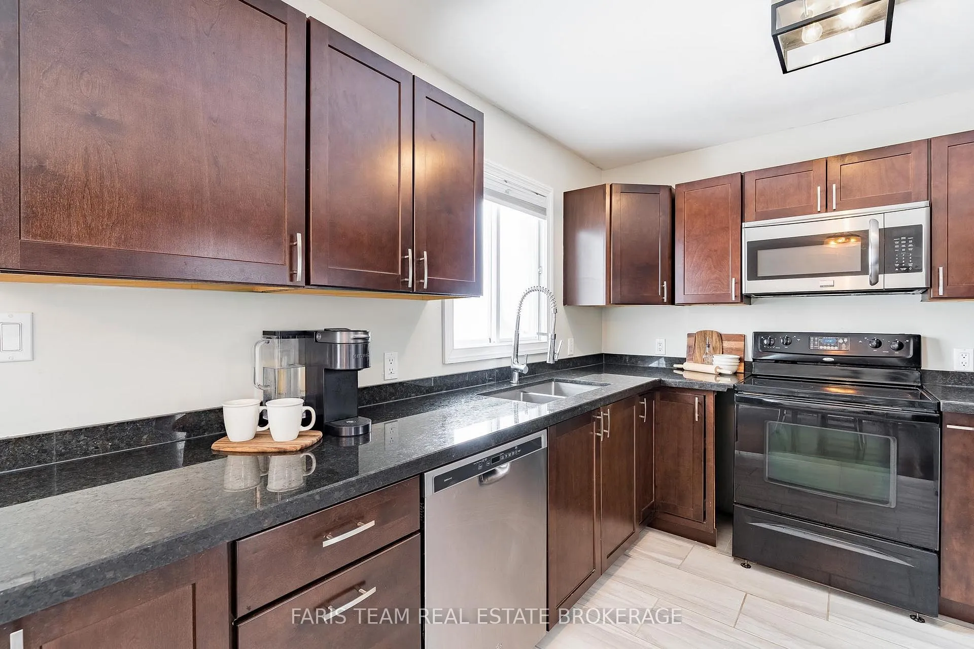 Photo 5 of 10 Surrey Lane, Clearview, New Lowell — HOMEH