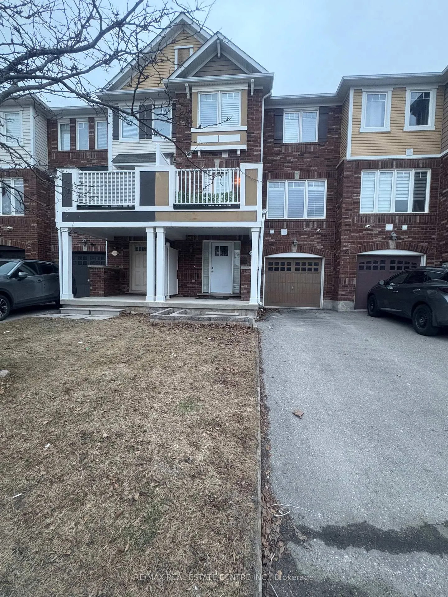 Front of 271 Woodley Crescent S