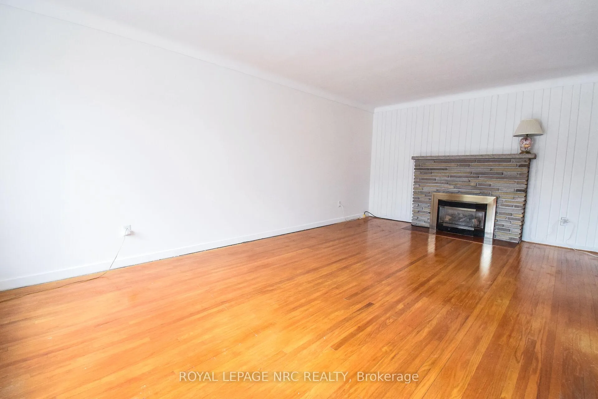 Photo 6 of 4 Glenbarr Road, St. Catharines, Glendale/Glenridge — HOMEH