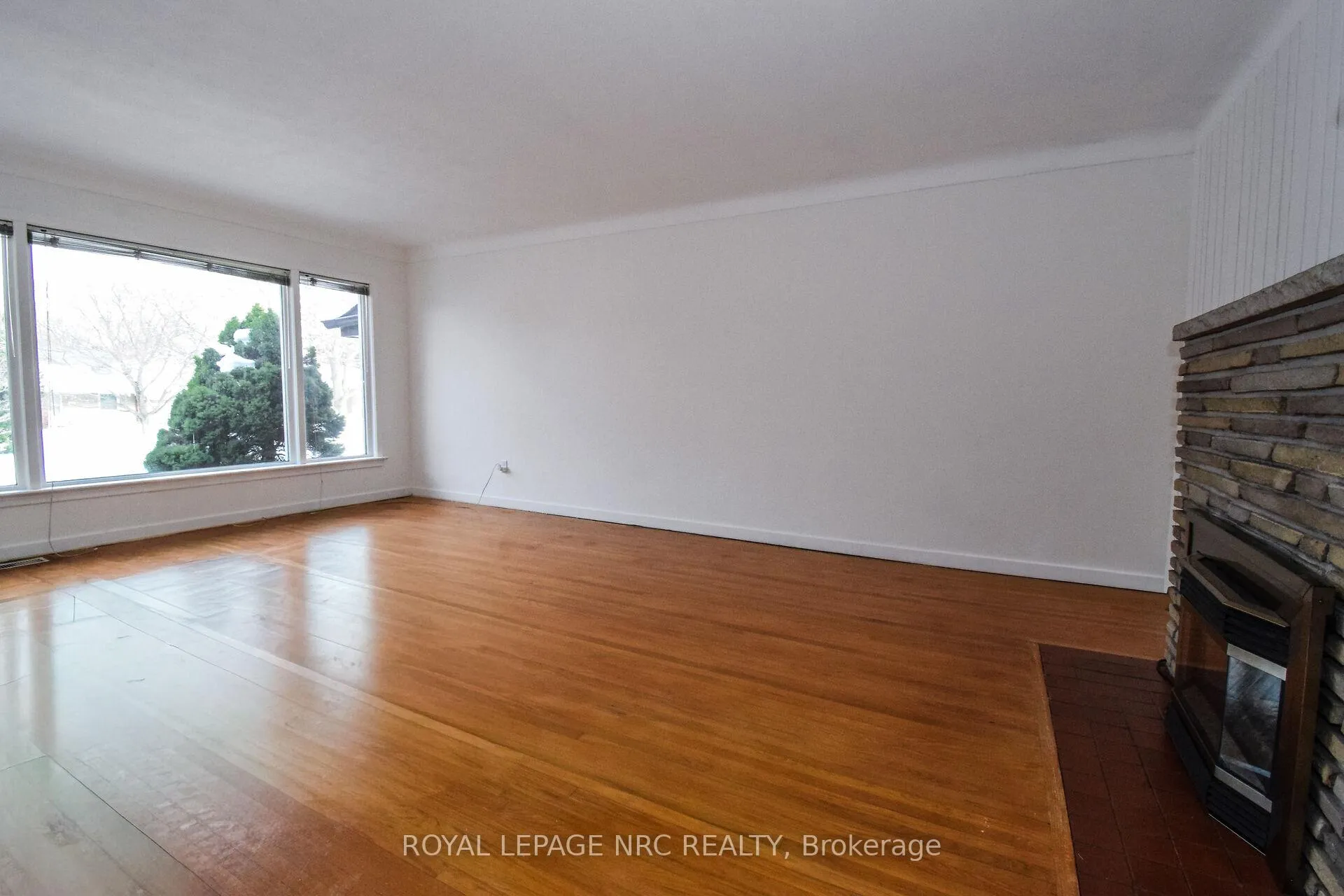 Photo 8 of 4 Glenbarr Road, St. Catharines, Glendale/Glenridge — HOMEH
