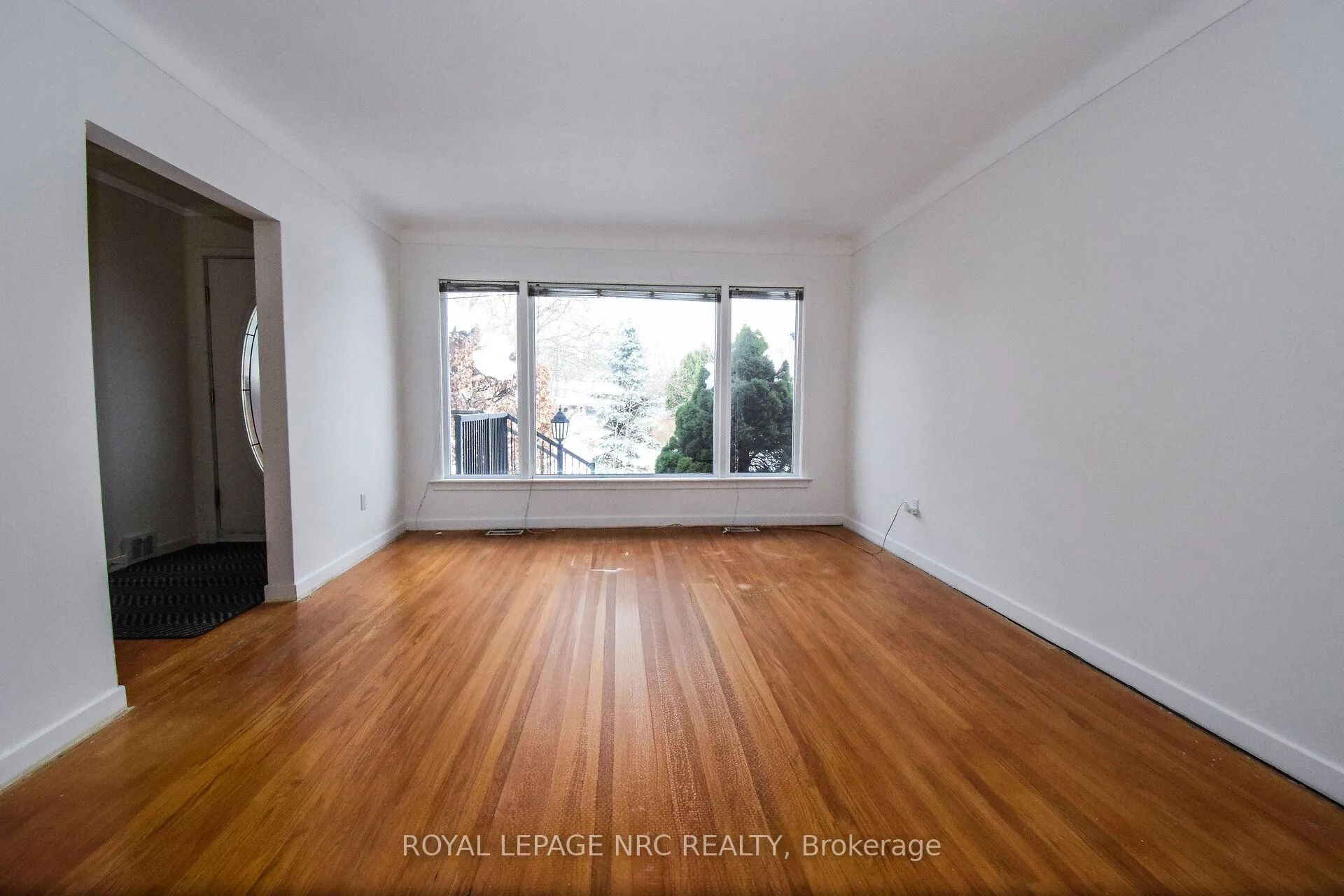 Photo 10 of 4 Glenbarr Road, St. Catharines, Glendale/Glenridge — HOMEH