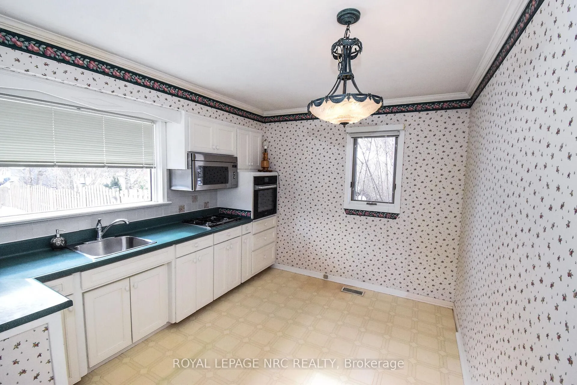 Photo 17 of 4 Glenbarr Road, St. Catharines, Glendale/Glenridge — HOMEH