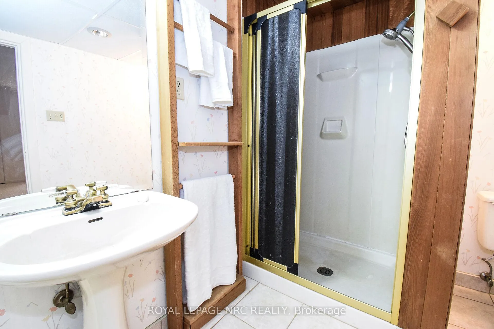 Photo 37 of 4 Glenbarr Road, St. Catharines, Glendale/Glenridge — HOMEH