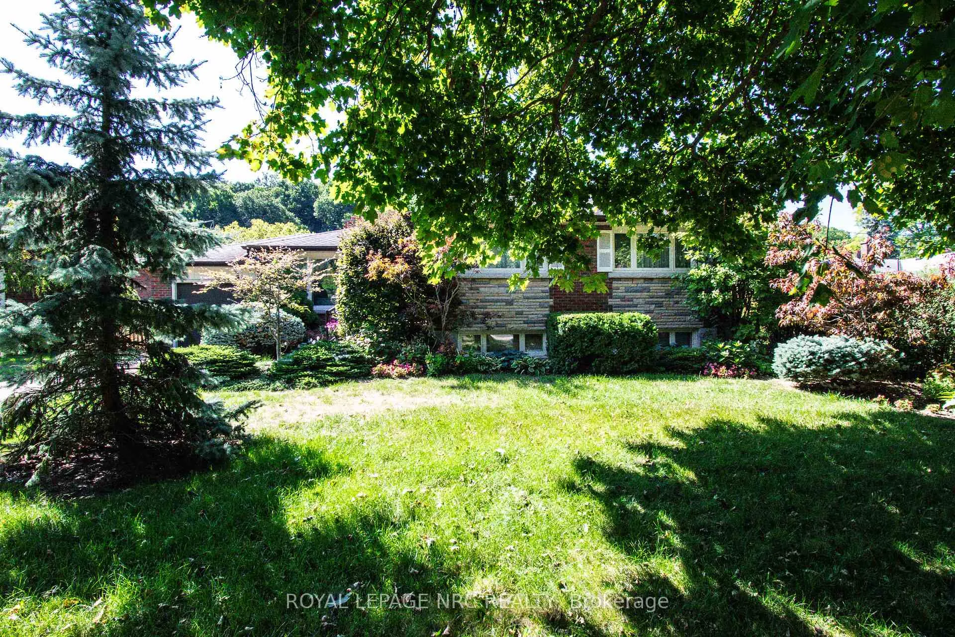 Photo 40 of 4 Glenbarr Road, St. Catharines, Glendale/Glenridge — HOMEH