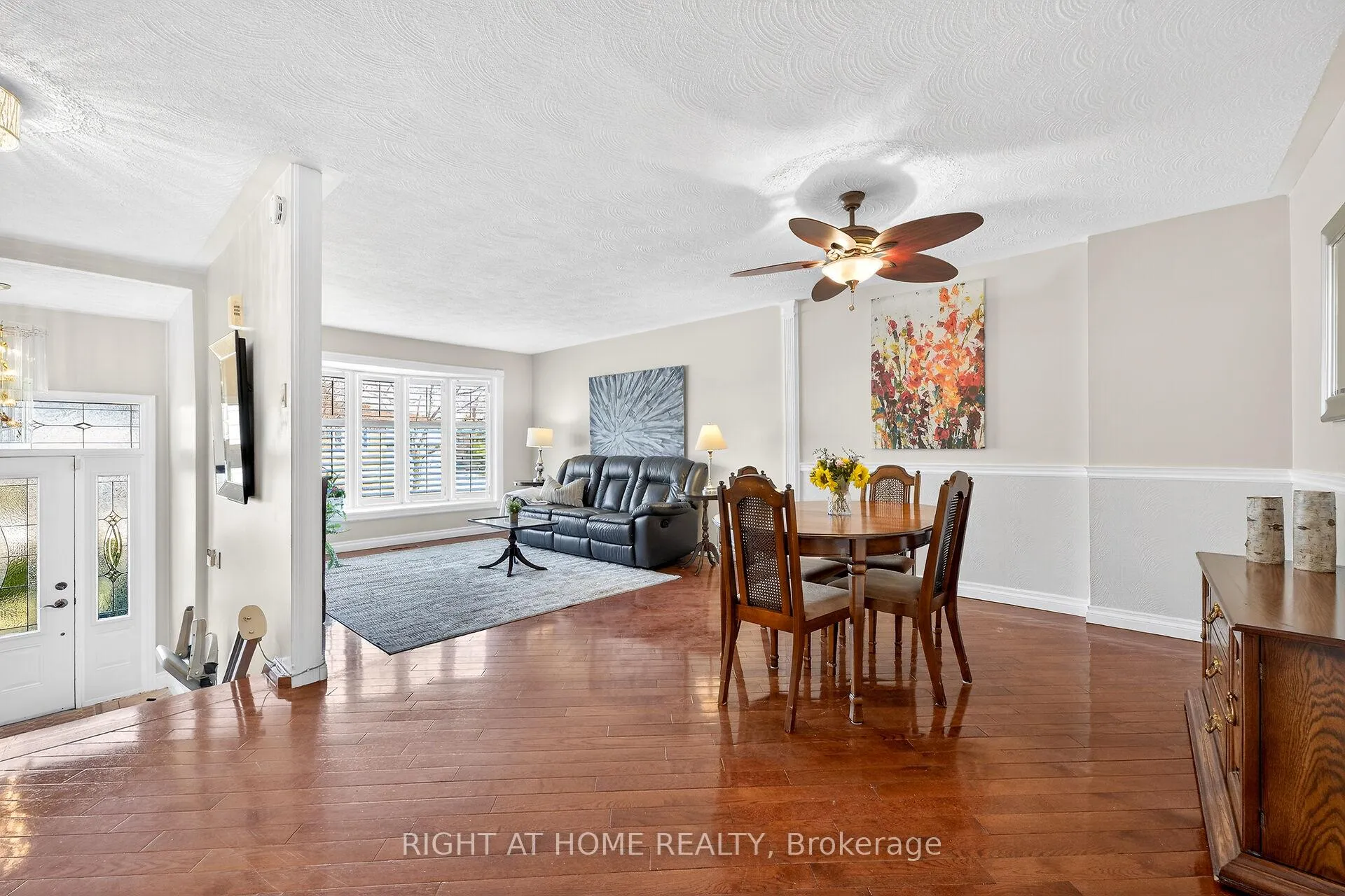 Photo 5 of 24 Milverton Close, Hamilton, Waterdown — HOMEH