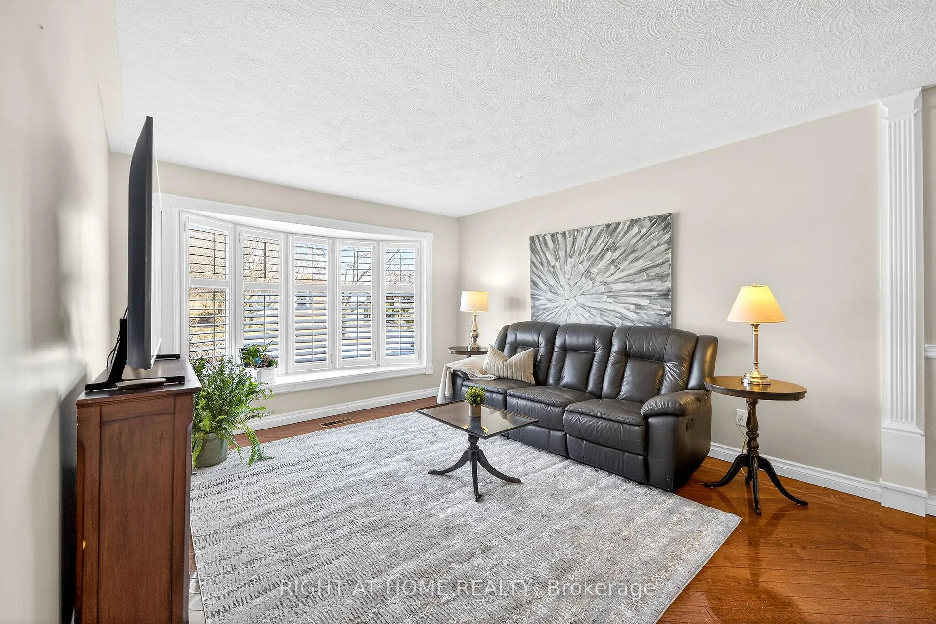 Photo 8 of 24 Milverton Close, Hamilton, Waterdown — HOMEH