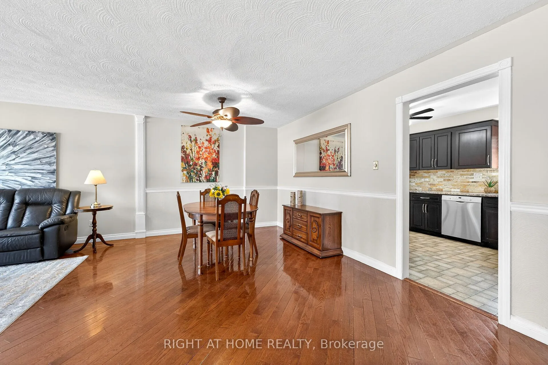 Photo 11 of 24 Milverton Close, Hamilton, Waterdown — HOMEH