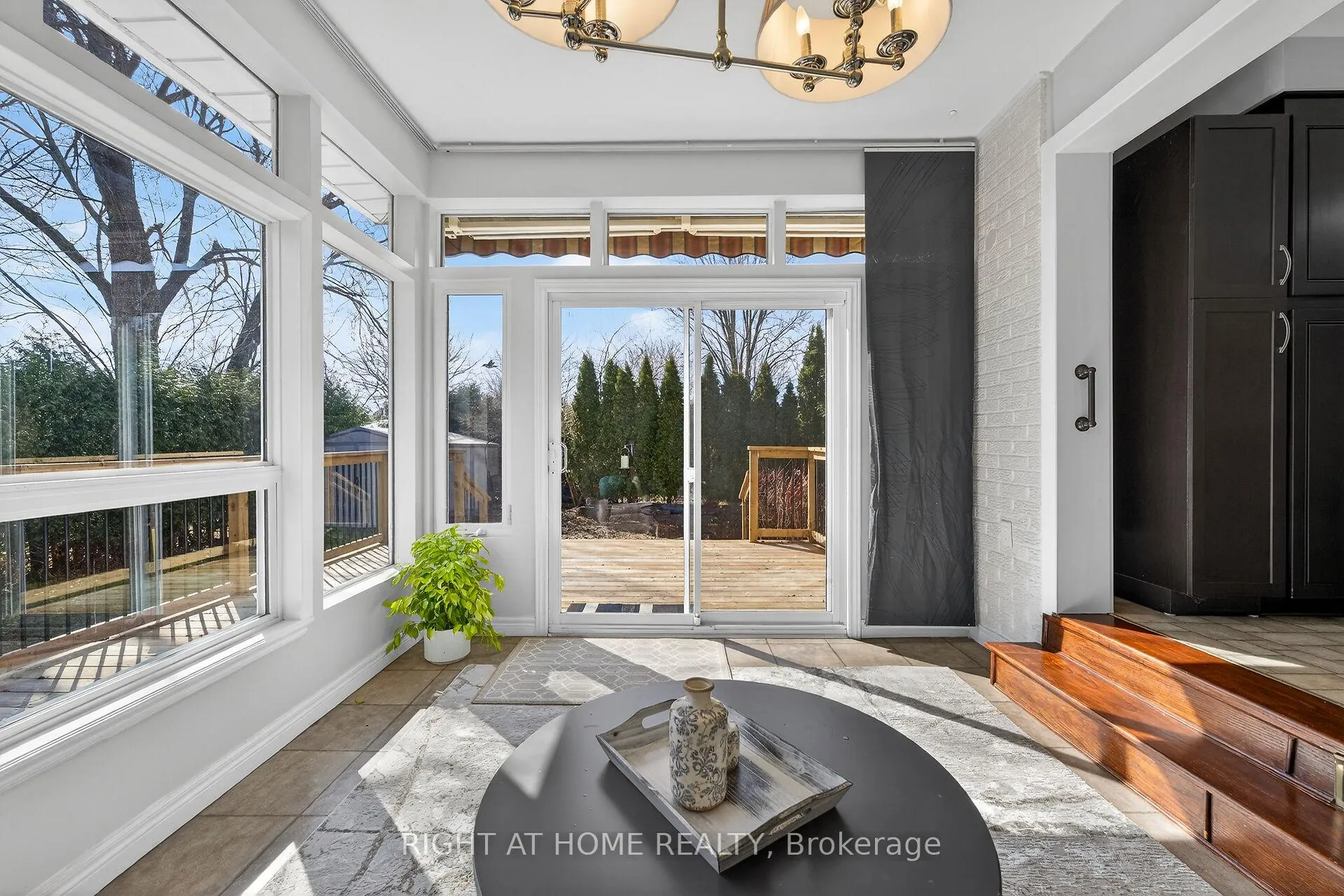 Photo 16 of 24 Milverton Close, Hamilton, Waterdown — HOMEH