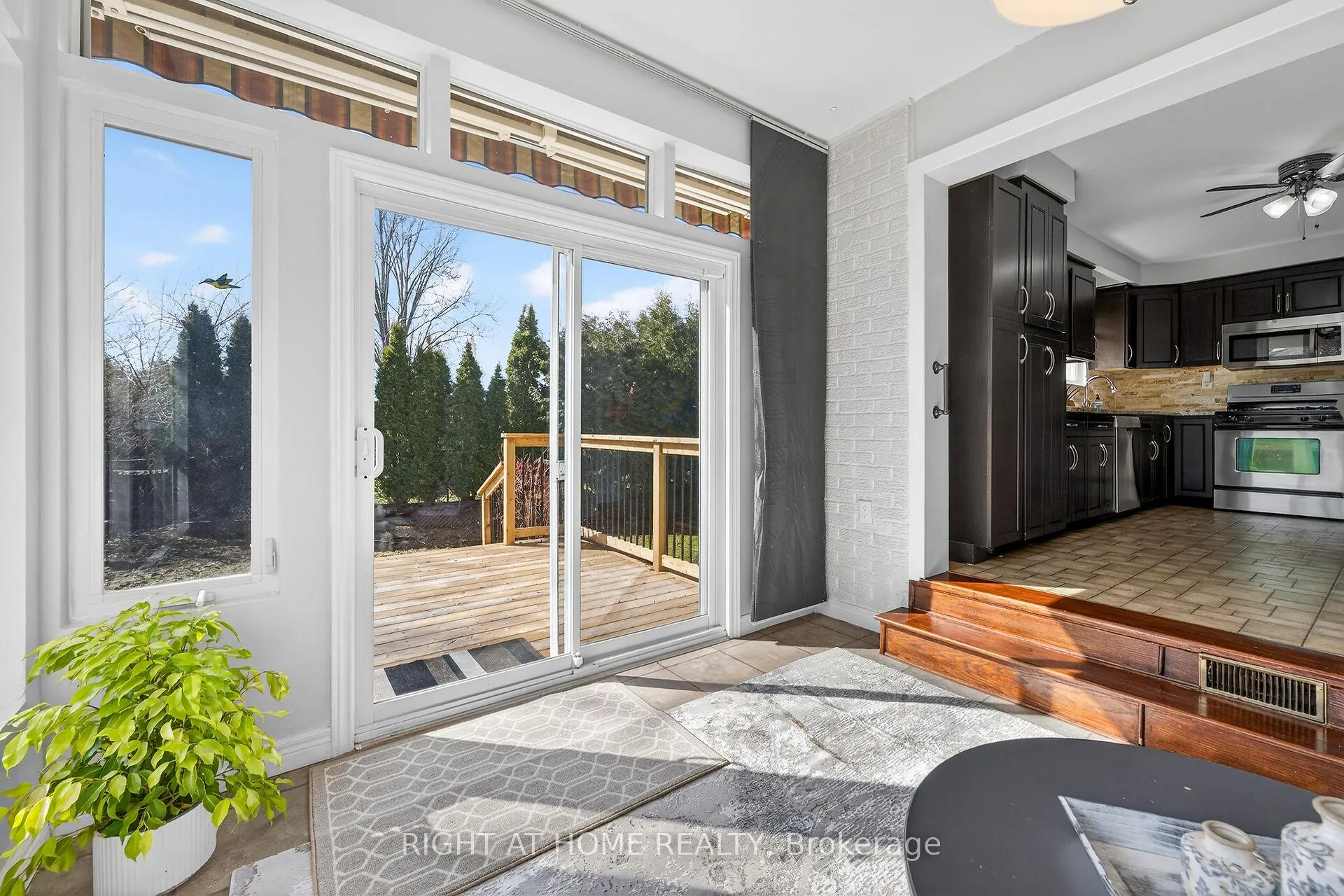 Photo 17 of 24 Milverton Close, Hamilton, Waterdown — HOMEH