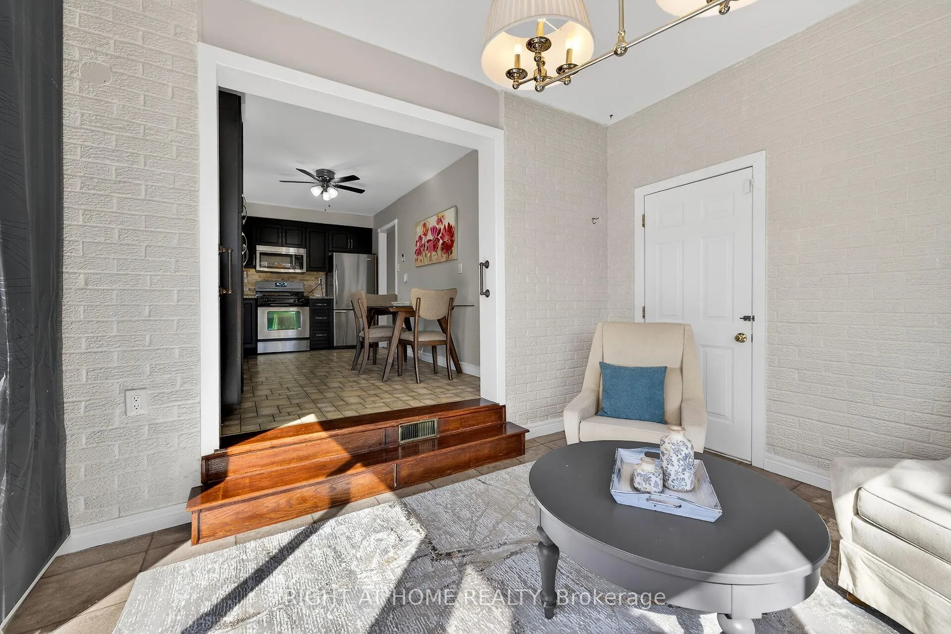 Photo 18 of 24 Milverton Close, Hamilton, Waterdown — HOMEH