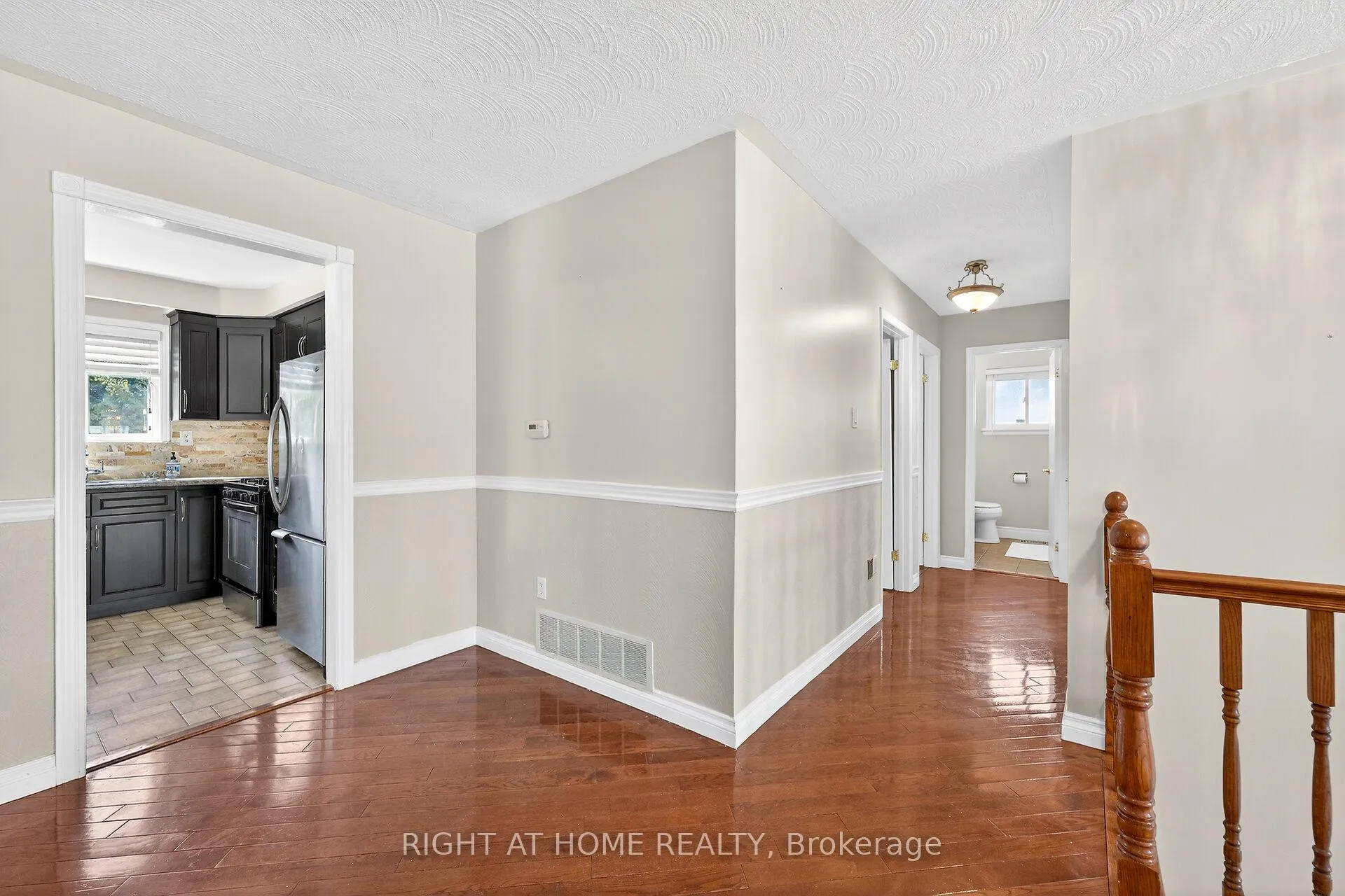 Photo 20 of 24 Milverton Close, Hamilton, Waterdown — HOMEH