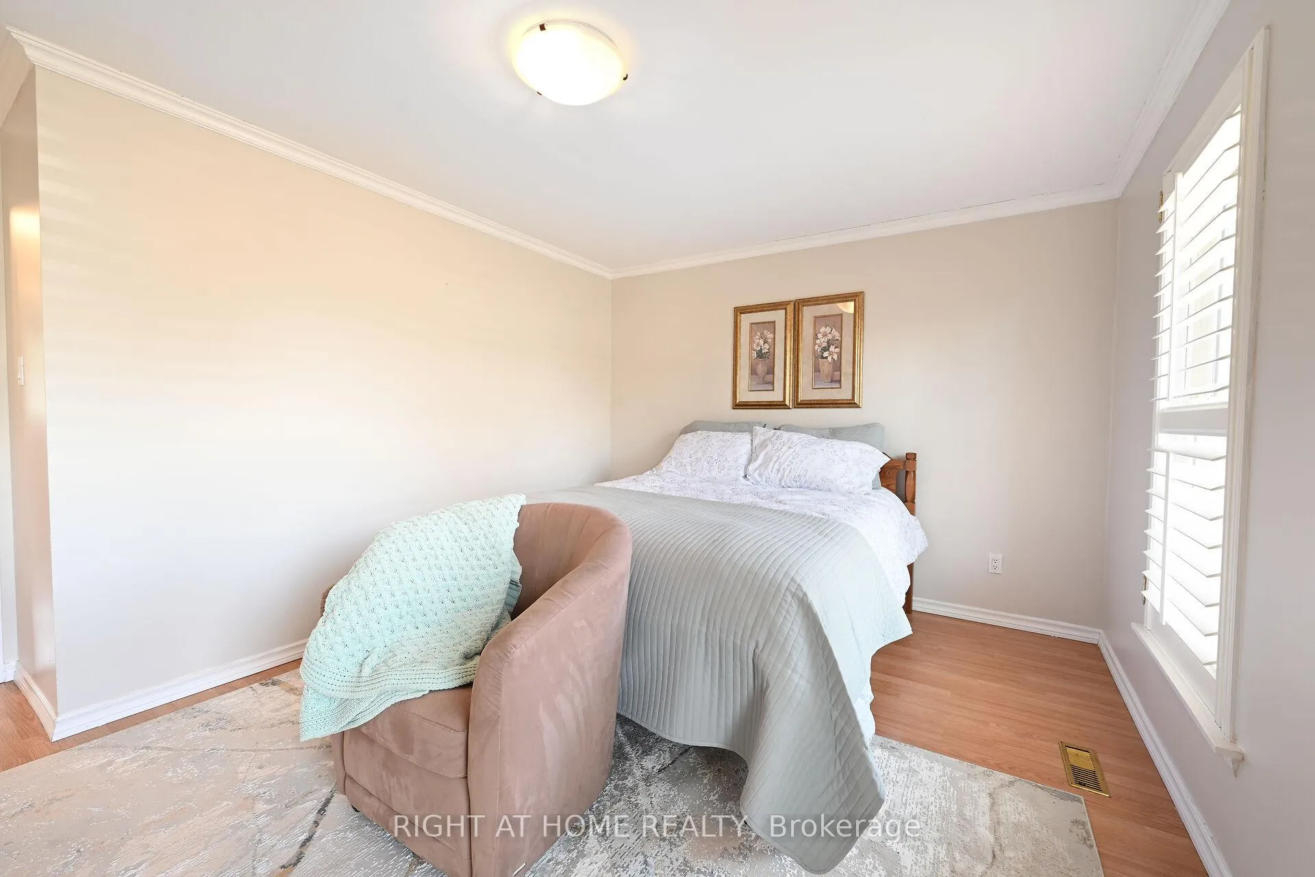 Photo 21 of 24 Milverton Close, Hamilton, Waterdown — HOMEH