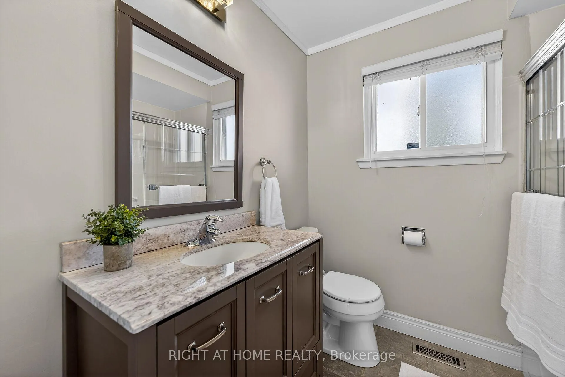 Photo 22 of 24 Milverton Close, Hamilton, Waterdown — HOMEH