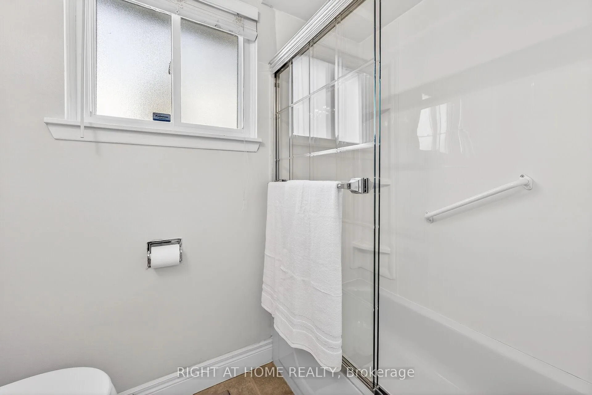 Photo 23 of 24 Milverton Close, Hamilton, Waterdown — HOMEH