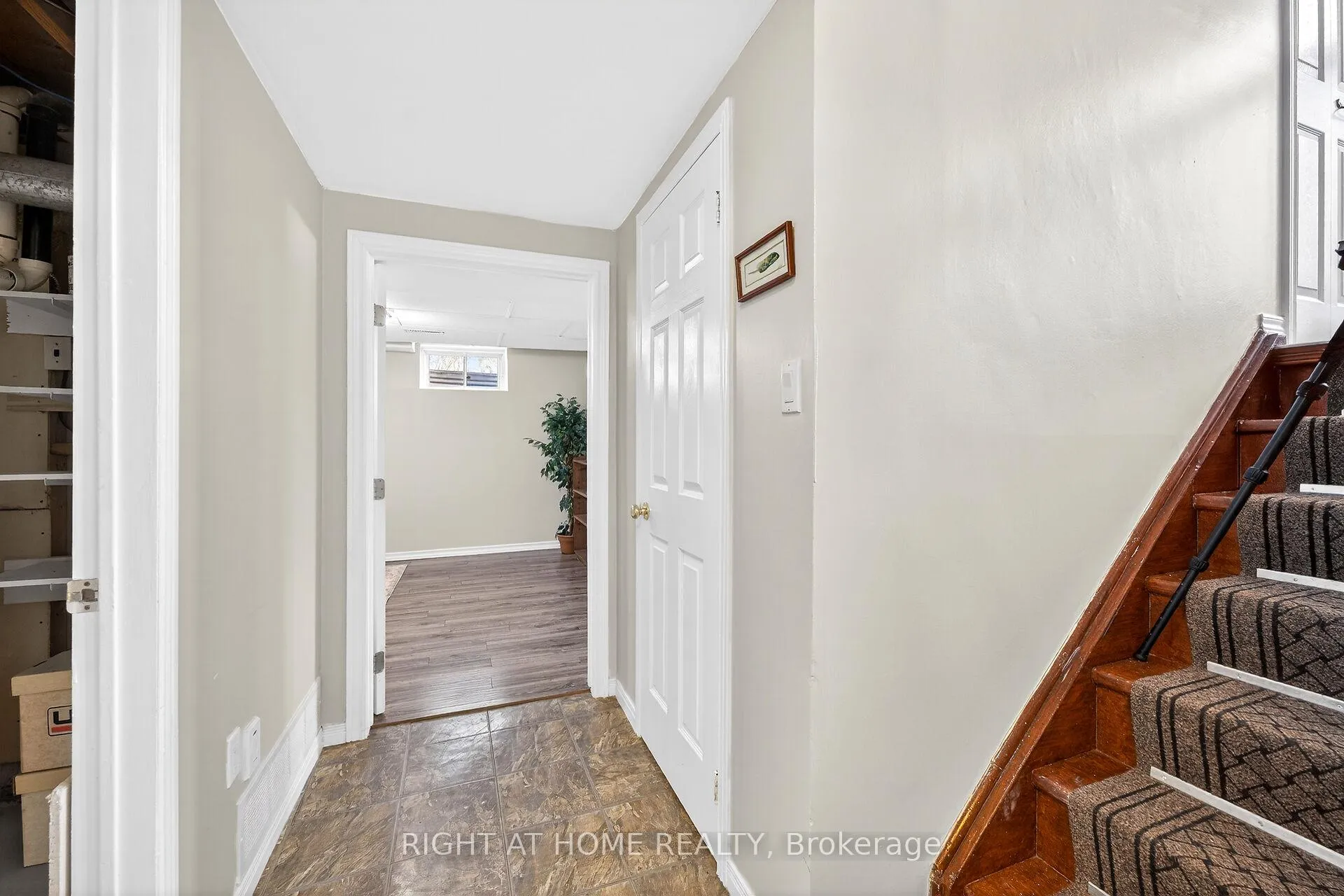 Photo 27 of 24 Milverton Close, Hamilton, Waterdown — HOMEH