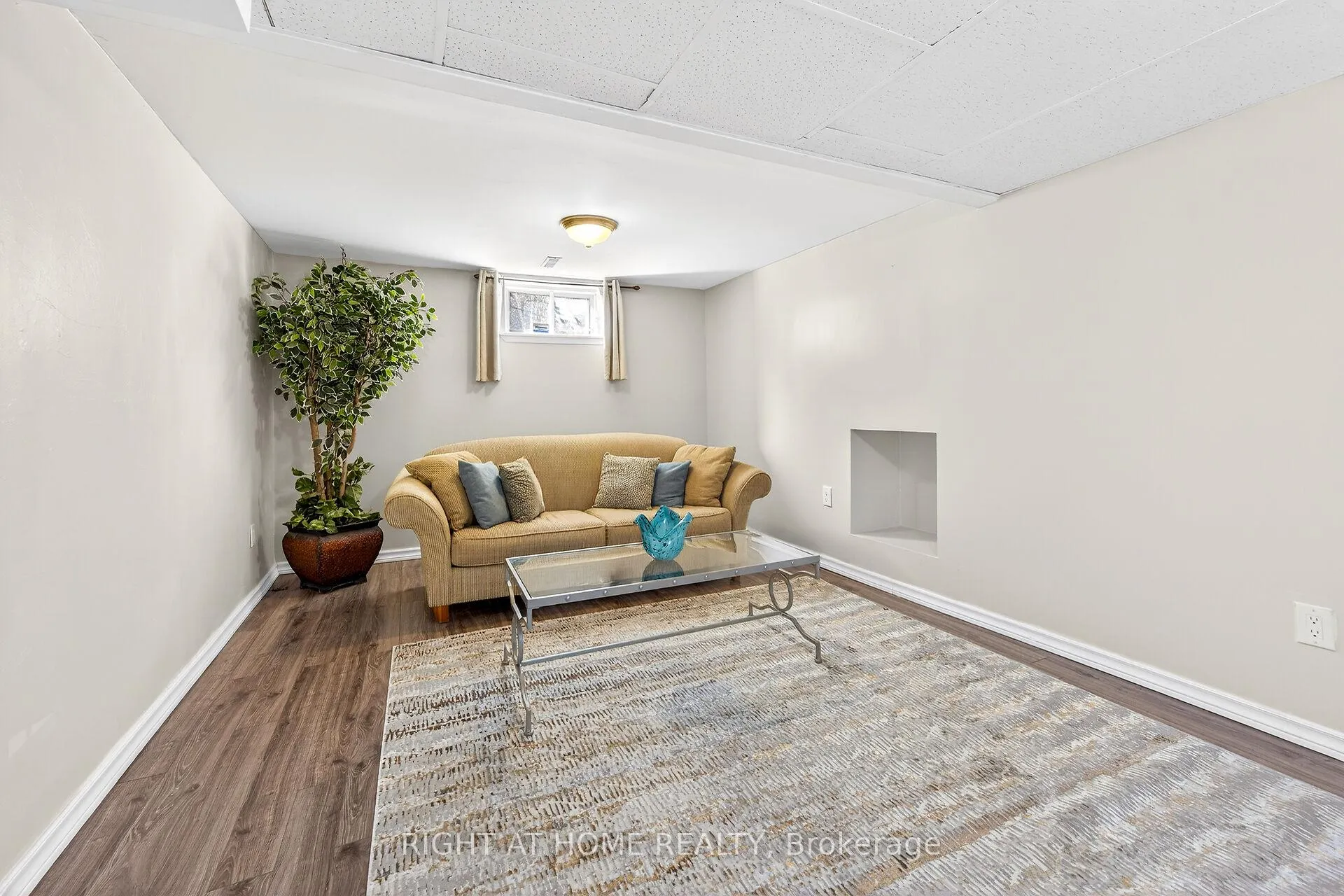 Photo 28 of 24 Milverton Close, Hamilton, Waterdown — HOMEH