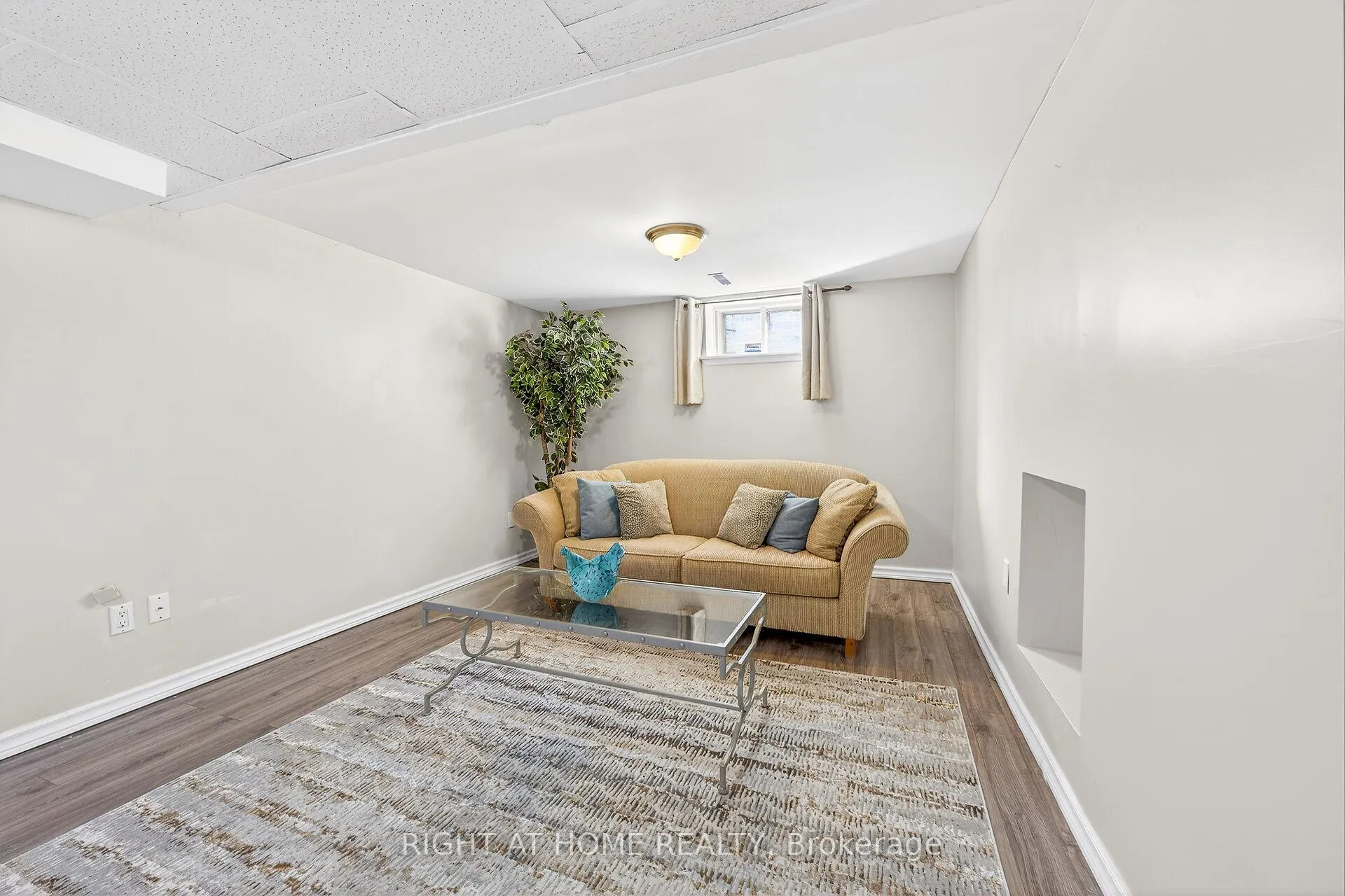 Photo 29 of 24 Milverton Close, Hamilton, Waterdown — HOMEH