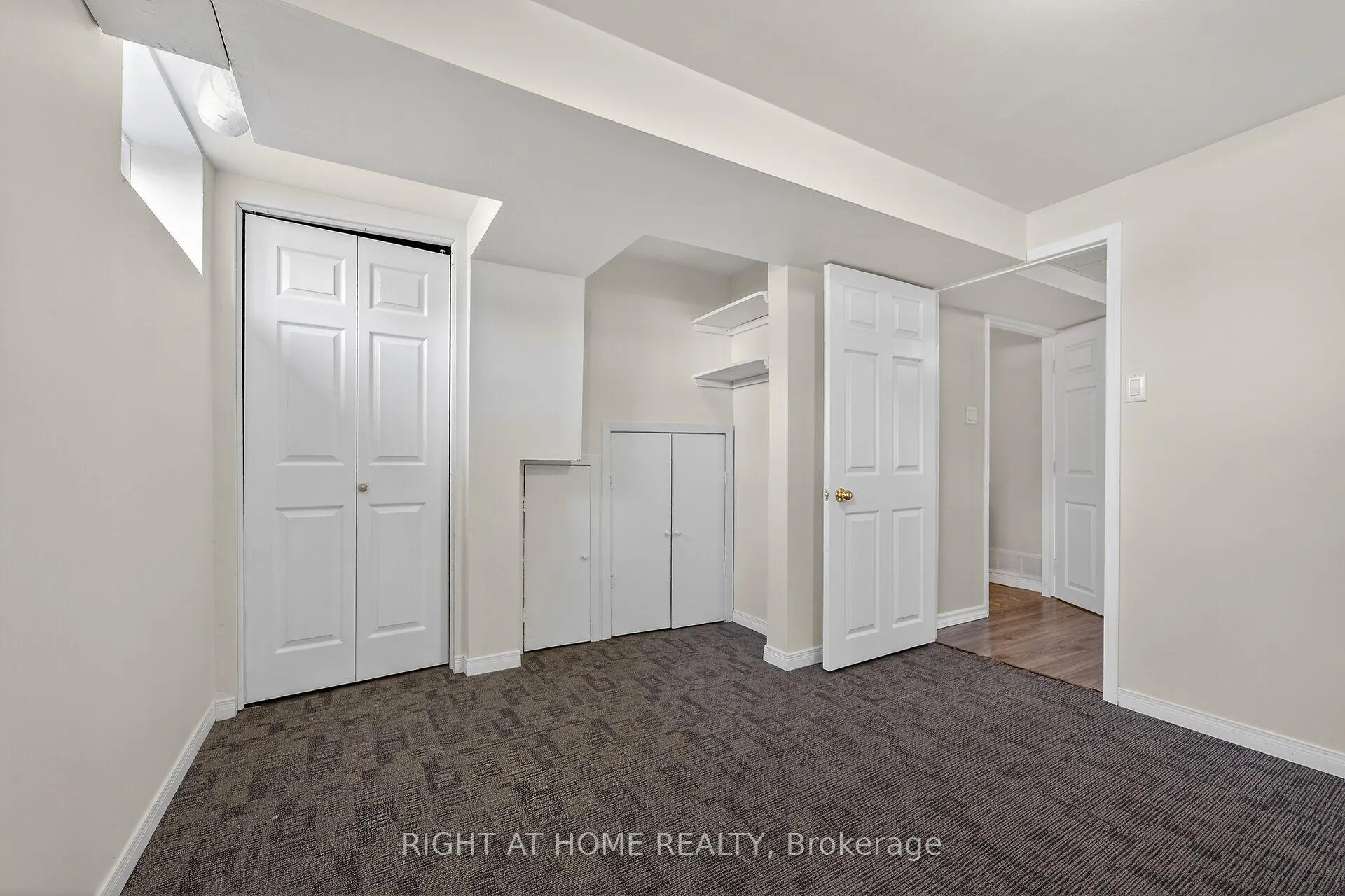 Photo 31 of 24 Milverton Close, Hamilton, Waterdown — HOMEH