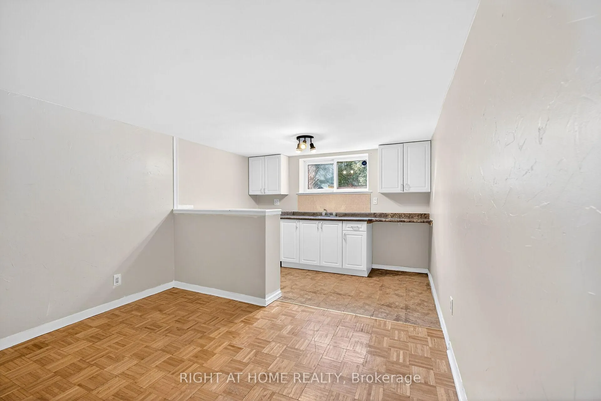 Photo 34 of 24 Milverton Close, Hamilton, Waterdown — HOMEH
