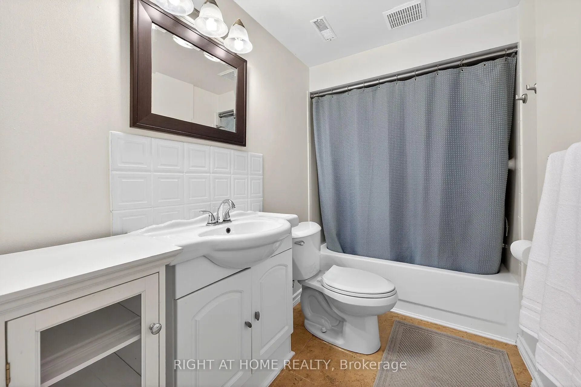 Photo 38 of 24 Milverton Close, Hamilton, Waterdown — HOMEH