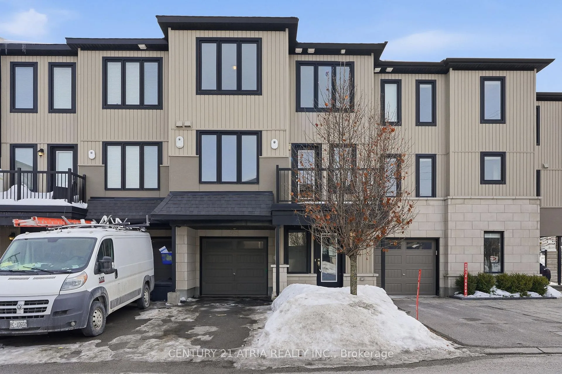 Front of 502 Radiant Private