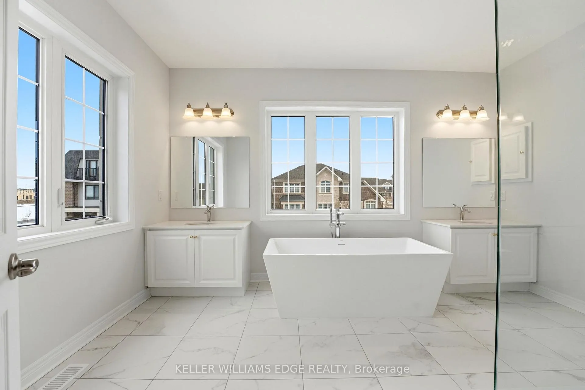 Photo 20 of 132 Settlers Road E, Oakville, Glenorchy — HOMEH