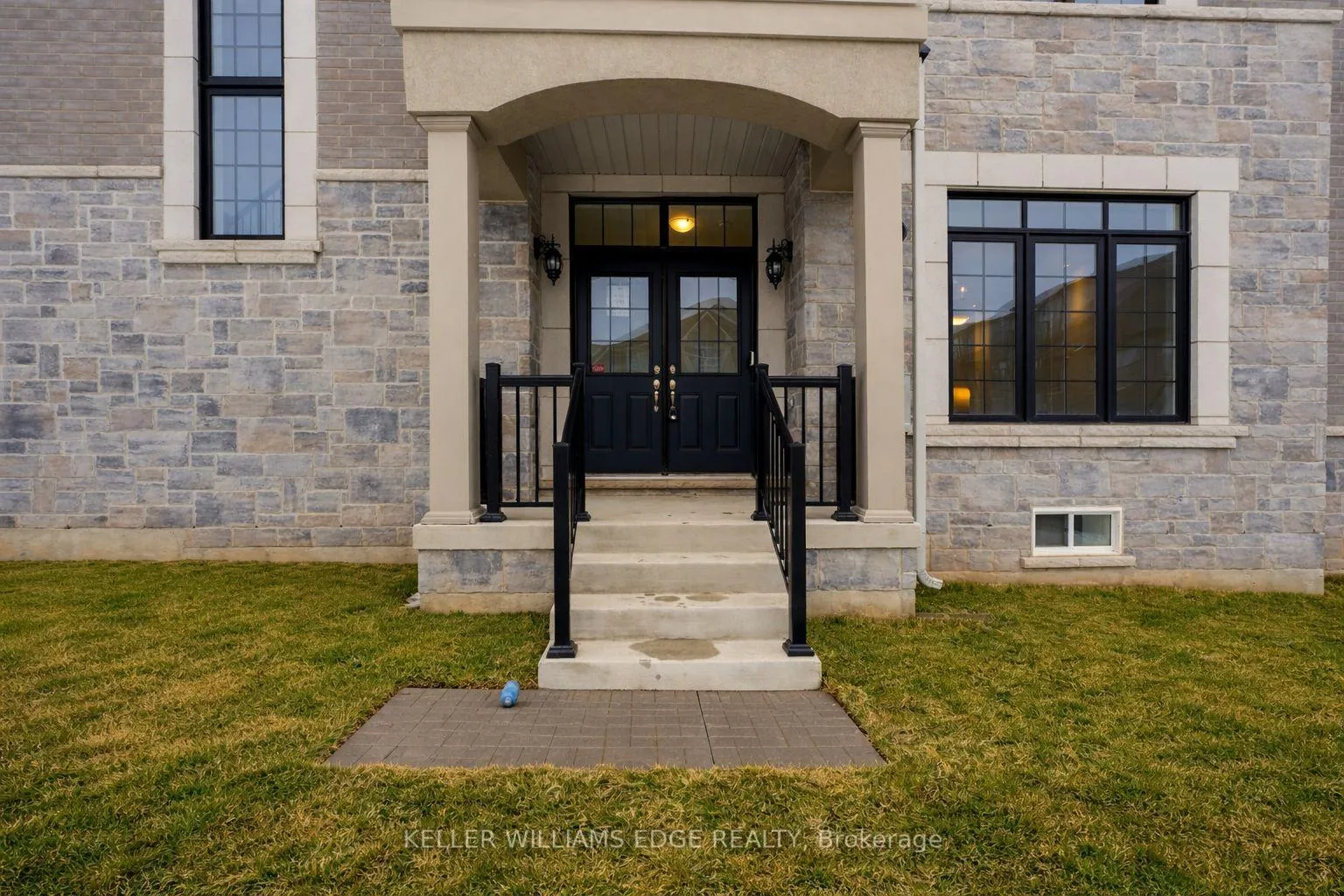 Photo 3 of 132 Settlers Road E, Oakville, Glenorchy — HOMEH