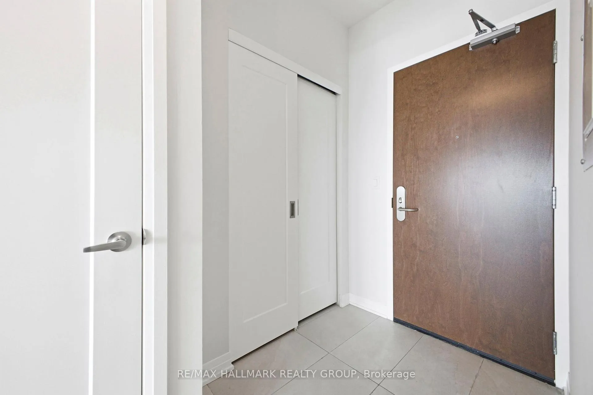 Photo 5 of Unit 3703, 805 Carling Avenue, Ottawa, West Centre Town — HOMEH