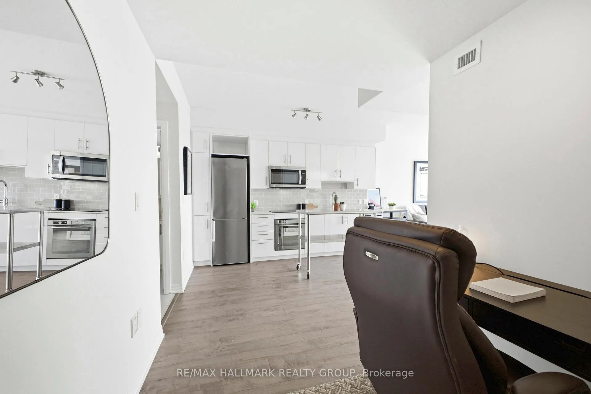 Photo 10 of Unit 3703, 805 Carling Avenue, Ottawa, West Centre Town — HOMEH
