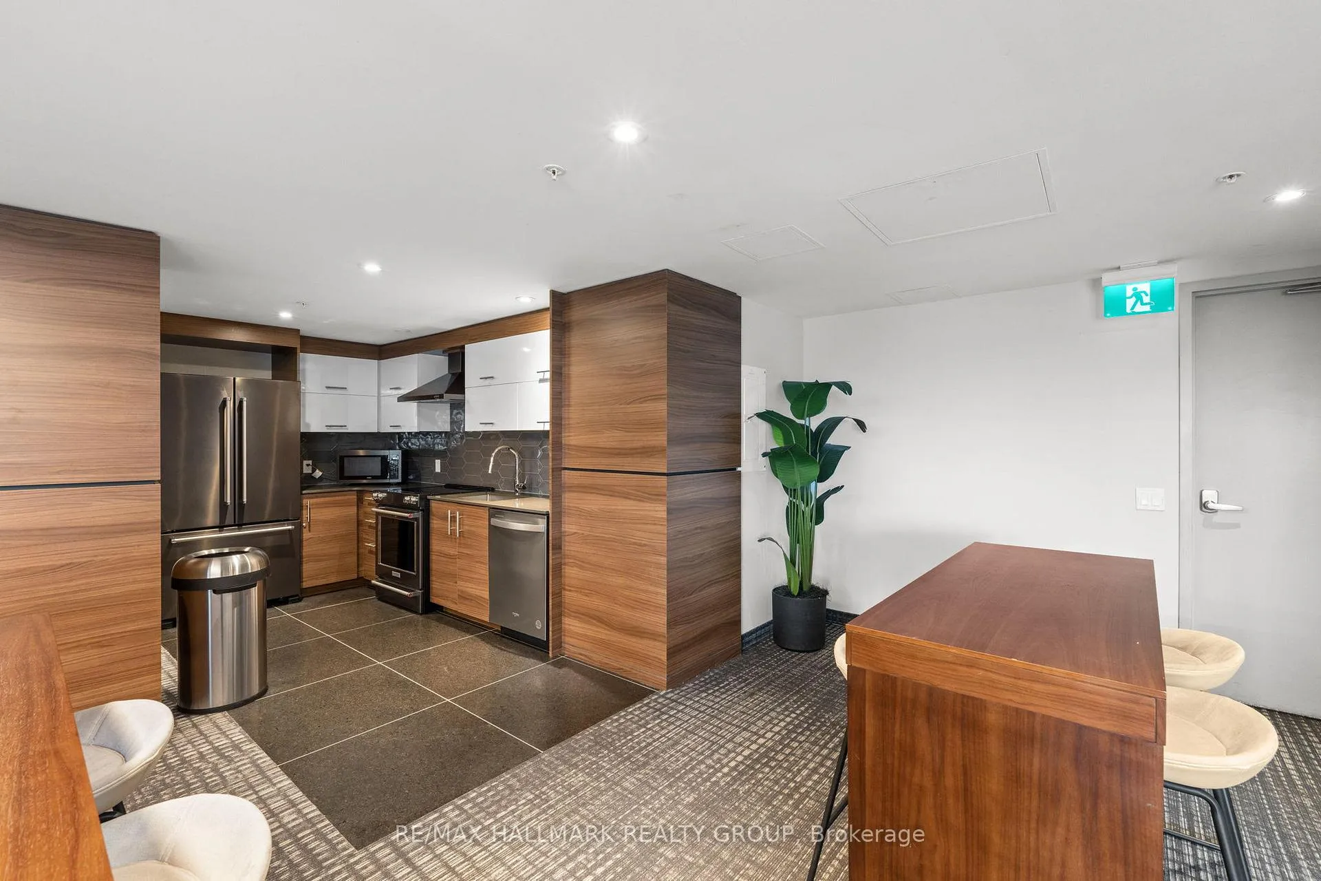Photo 32 of Unit 3703, 805 Carling Avenue, Ottawa, West Centre Town — HOMEH