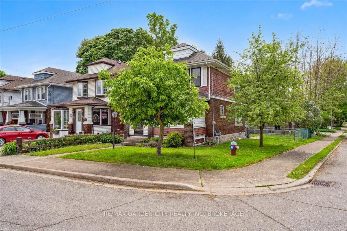 Photo 2 of 4372 Seneca Street, Niagara Falls, Downtown — HOMEH