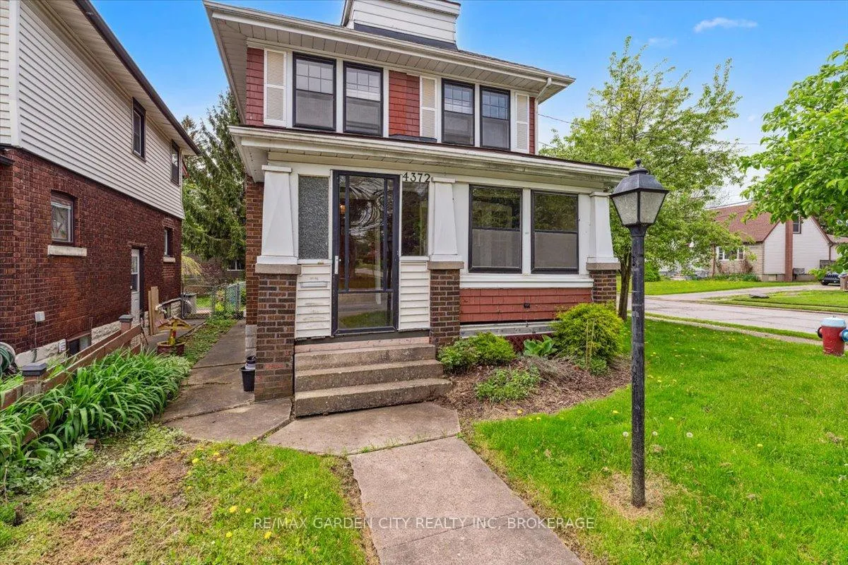 Photo 4 of 4372 Seneca Street, Niagara Falls, Downtown — HOMEH