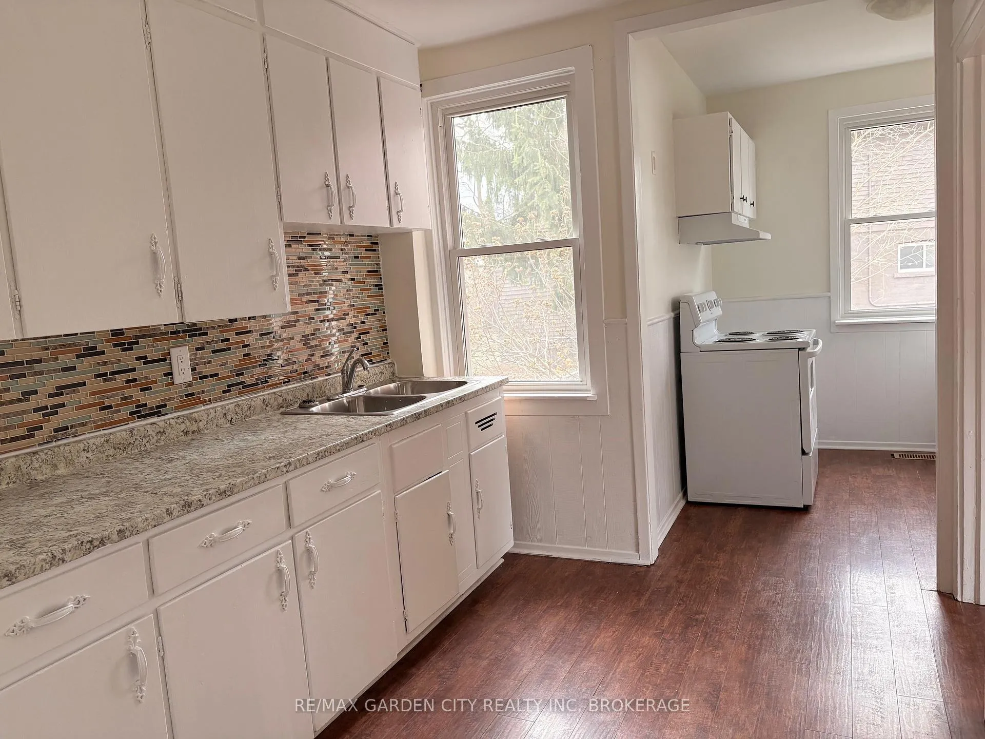 Photo 9 of 4372 Seneca Street, Niagara Falls, Downtown — HOMEH